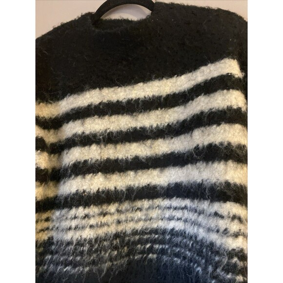 Women's Boucle Crewneck Pullover Sweater - Universal Thread Black /Cream Med NWT - Picture 3 of 6